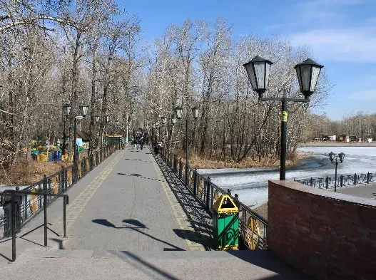 Специалисты Рослесозащиты обследовали аварийные деревья в парке имени Гастелло в Кызыле Специалисты Рослесозащиты обследовали аварийные деревья в парке имени Гастелло в Кызыле