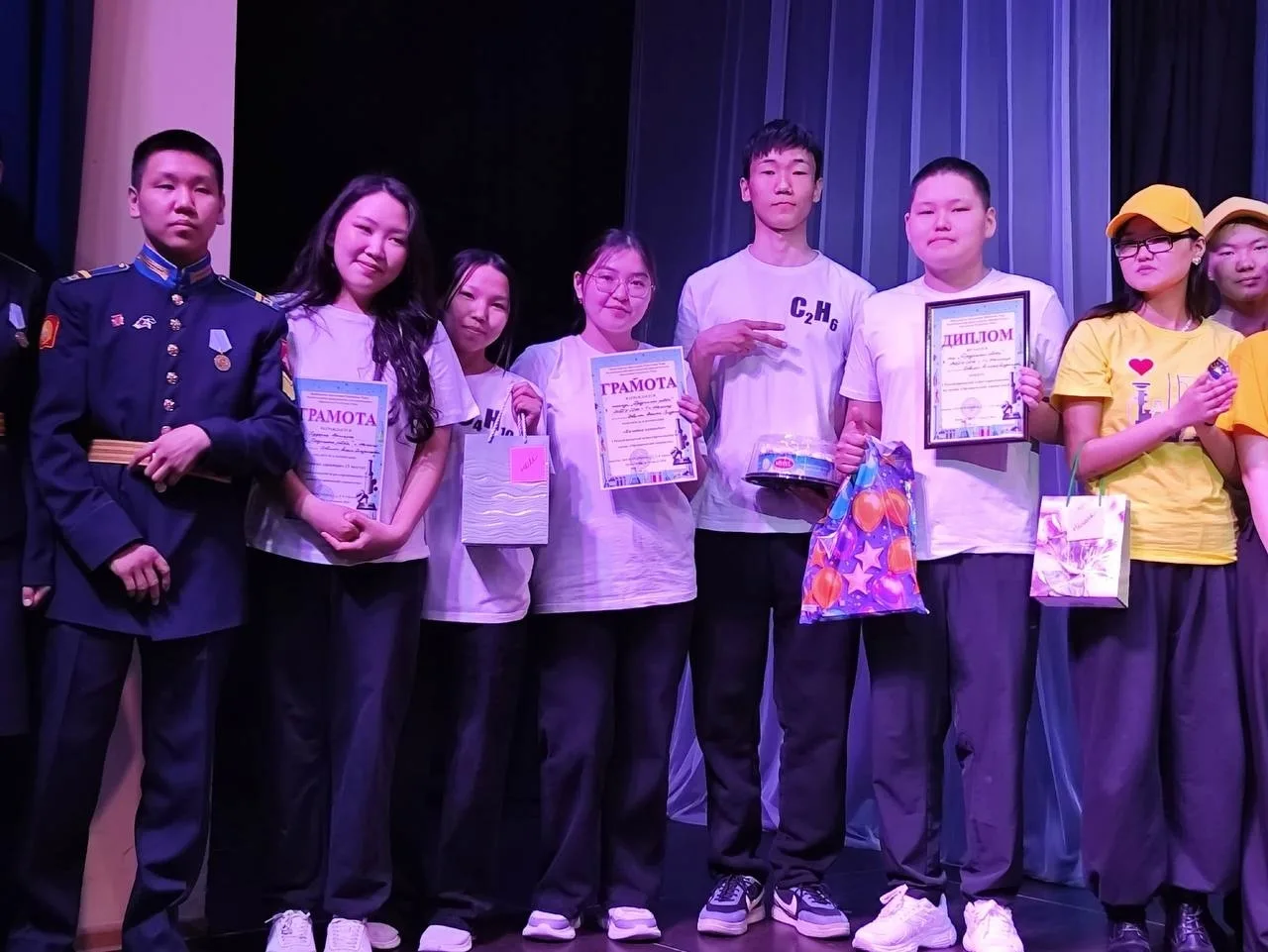 Школьники из Шагонара заняли третье место на республиканской олимпиаде по химии Школьники из Шагонара заняли третье место на республиканской олимпиаде по химии