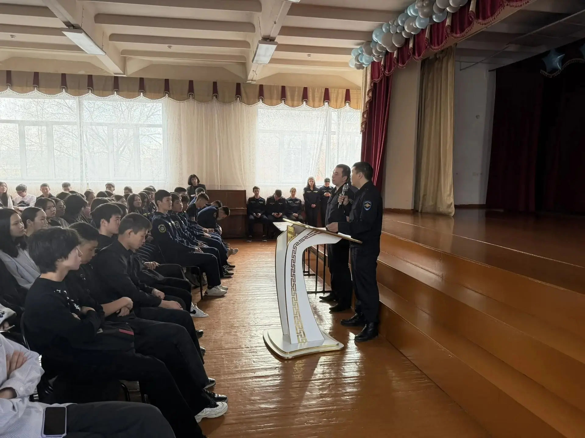 Сегодня наша команда из студентов, Тувинского Государственного Университета 4-ого курса по профилю "Организация работа с молодёжью" в рамках проекта "обучение служению" провела мероприятие курс лекций "Вектор безопасности" в... Сегодня наша команда из студентов, Тувинского Государственного Университета 4-ого курса по профилю "Организация работа с молодёжью" в рамках проекта "обучение служению" провела мероприятие курс лекций "Вектор безопасности" в...