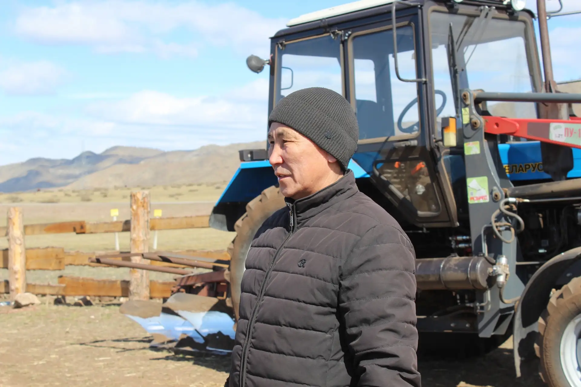 В Туве стартовала посевная кампания: первые гектары засеяны в Дзун-Хемчикском районе В Туве стартовала посевная кампания: первые гектары засеяны в Дзун-Хемчикском районе