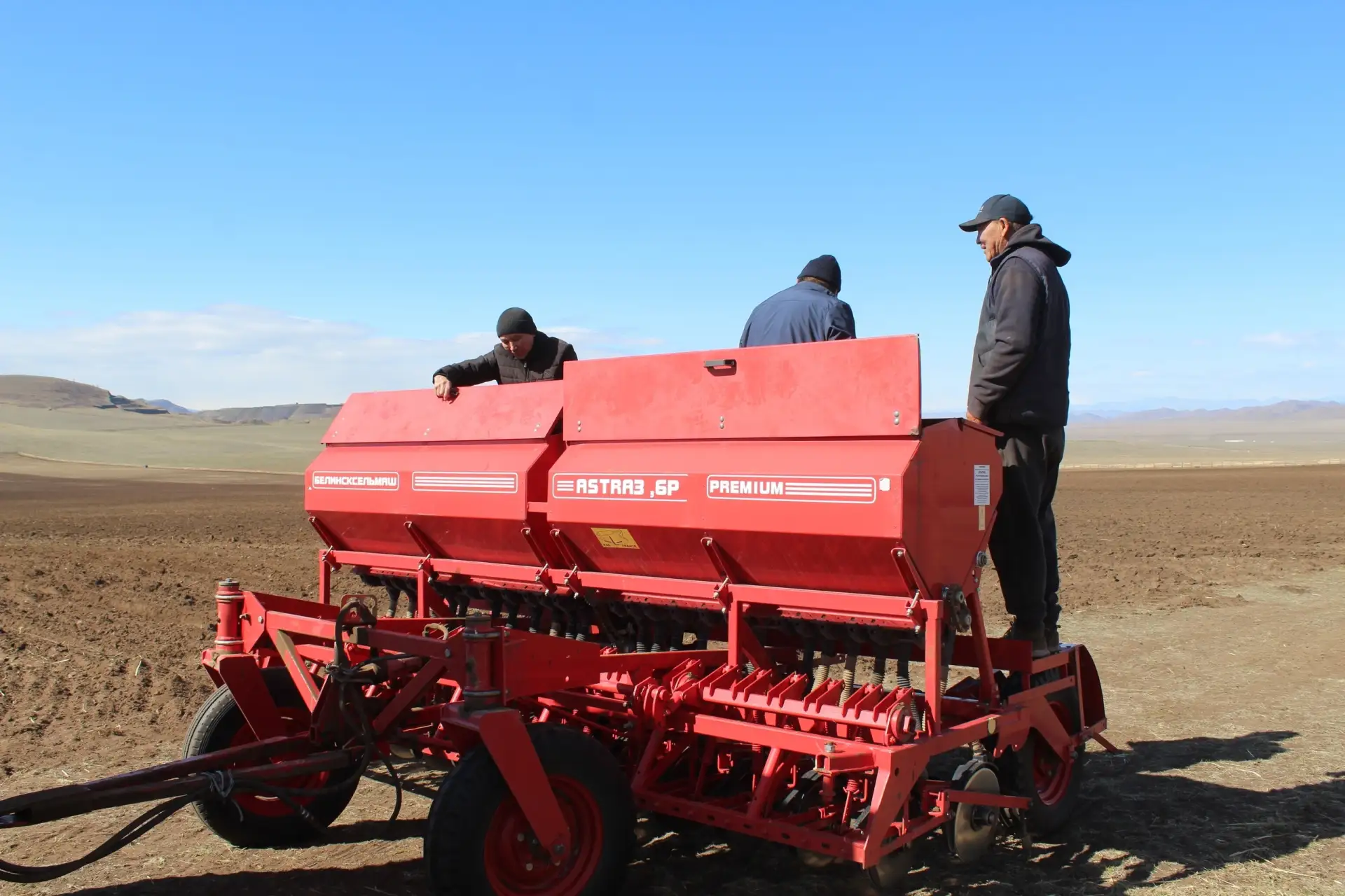 В Туве стартовала посевная кампания: первые гектары засеяны в Дзун-Хемчикском районе В Туве стартовала посевная кампания: первые гектары засеяны в Дзун-Хемчикском районе