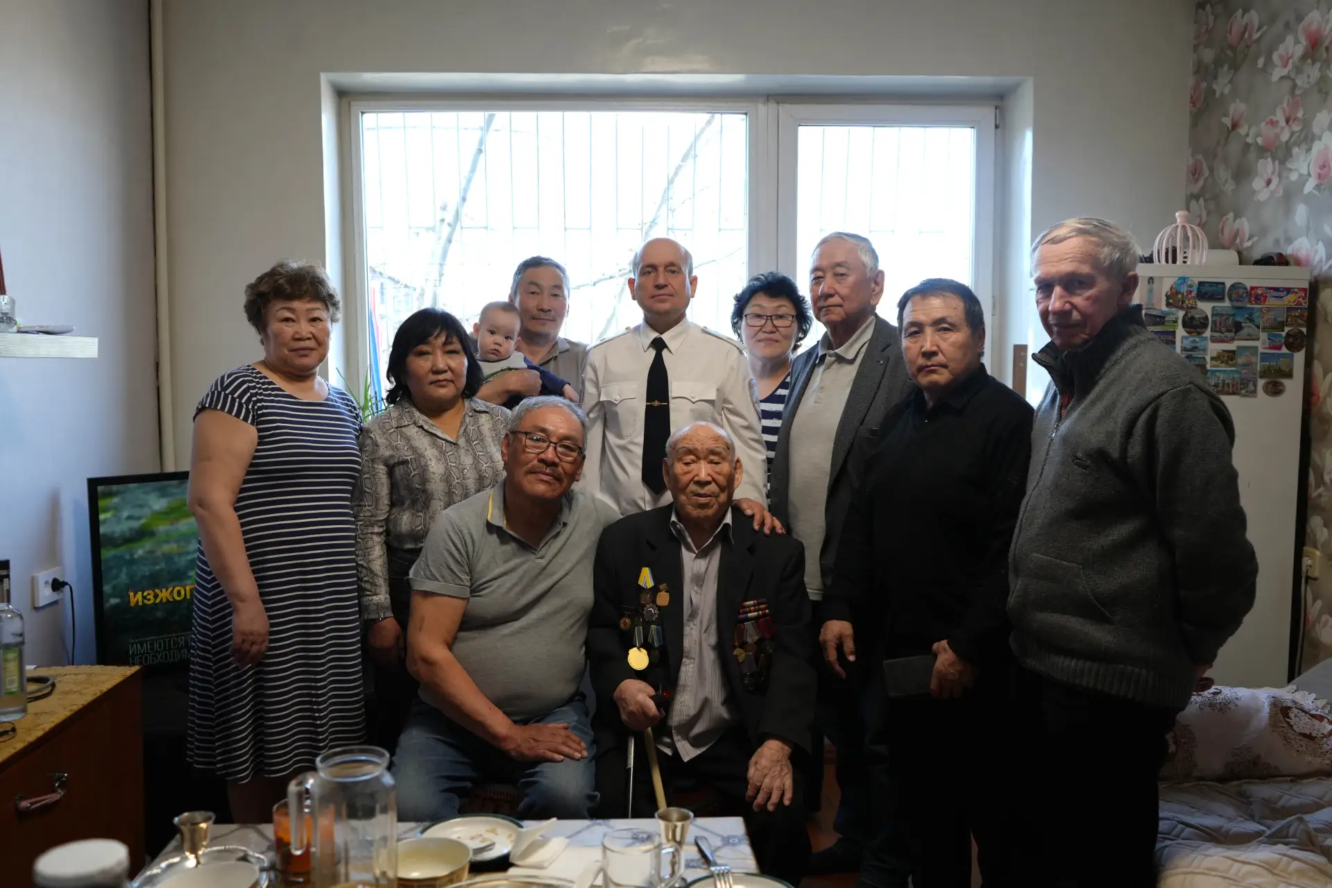 Министр внутренних дел по Республике Тыва и председатель Совета ветеранов посетили ветеранов на дому в преддверии праздника Министр внутренних дел по Республике Тыва и председатель Совета ветеранов посетили ветеранов на дому в преддверии праздника