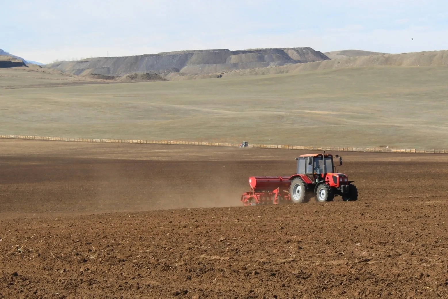 В Туве стартовала посевная кампания: первые гектары засеяны в Дзун-Хемчикском районе