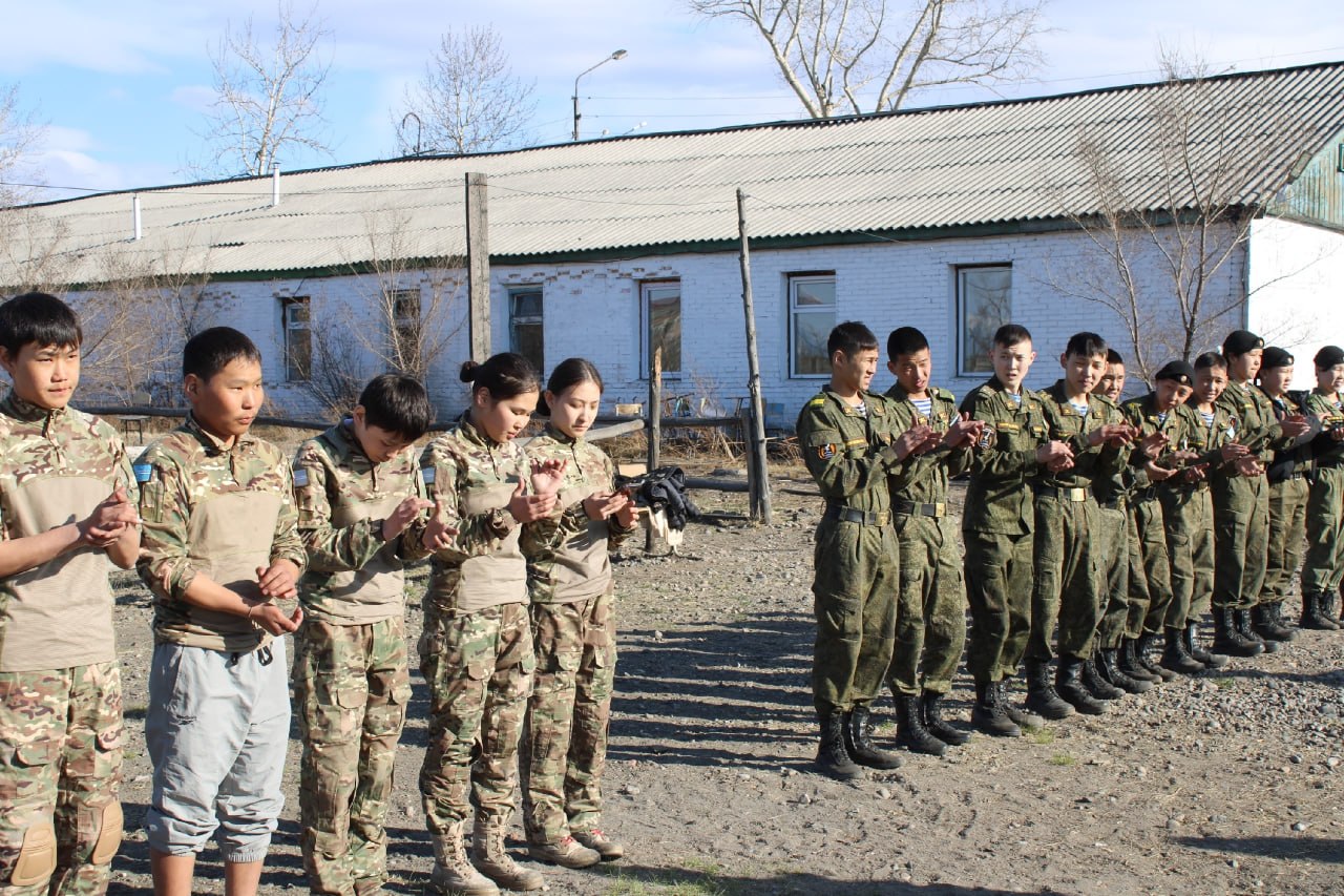 Ветераны СВО выступили наставниками и судьями на муниципальном этапе «Зарницы 2.0» в Кызыле Ветераны СВО выступили наставниками и судьями на муниципальном этапе «Зарницы 2.0» в Кызыле