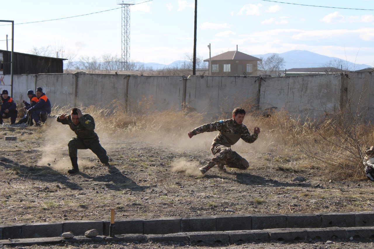 Ветераны СВО выступили наставниками и судьями на муниципальном этапе «Зарницы 2.0» в Кызыле Ветераны СВО выступили наставниками и судьями на муниципальном этапе «Зарницы 2.0» в Кызыле