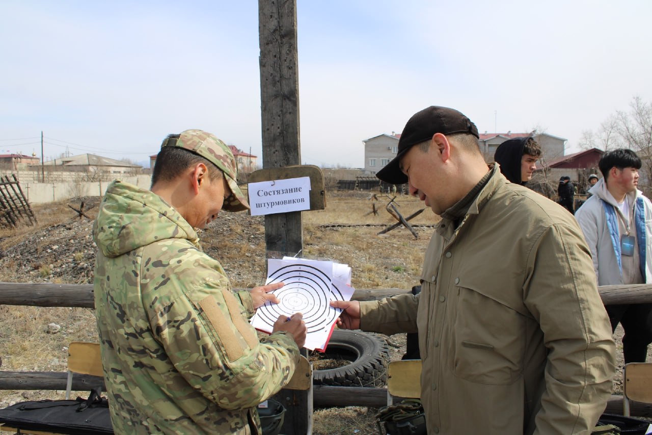 Ветераны СВО выступили наставниками и судьями на муниципальном этапе «Зарницы 2.0» в Кызыле Ветераны СВО выступили наставниками и судьями на муниципальном этапе «Зарницы 2.0» в Кызыле