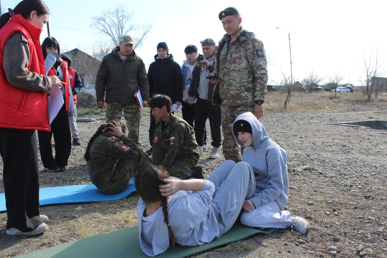 Ветераны СВО выступили наставниками и судьями на муниципальном этапе «Зарницы 2.0» в Кызыле Ветераны СВО выступили наставниками и судьями на муниципальном этапе «Зарницы 2.0» в Кызыле