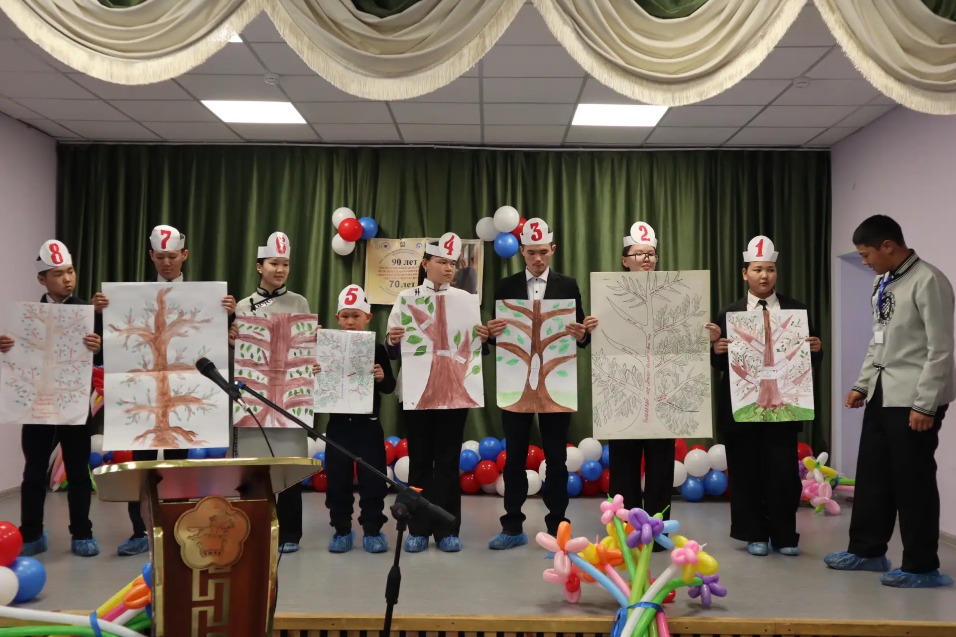 В Тес-Хемском районе отметили юбилеи писателя Кара-Куске Чооду и журналиста Александра Шоюна В Тес-Хемском районе отметили юбилеи писателя Кара-Куске Чооду и журналиста Александра Шоюна