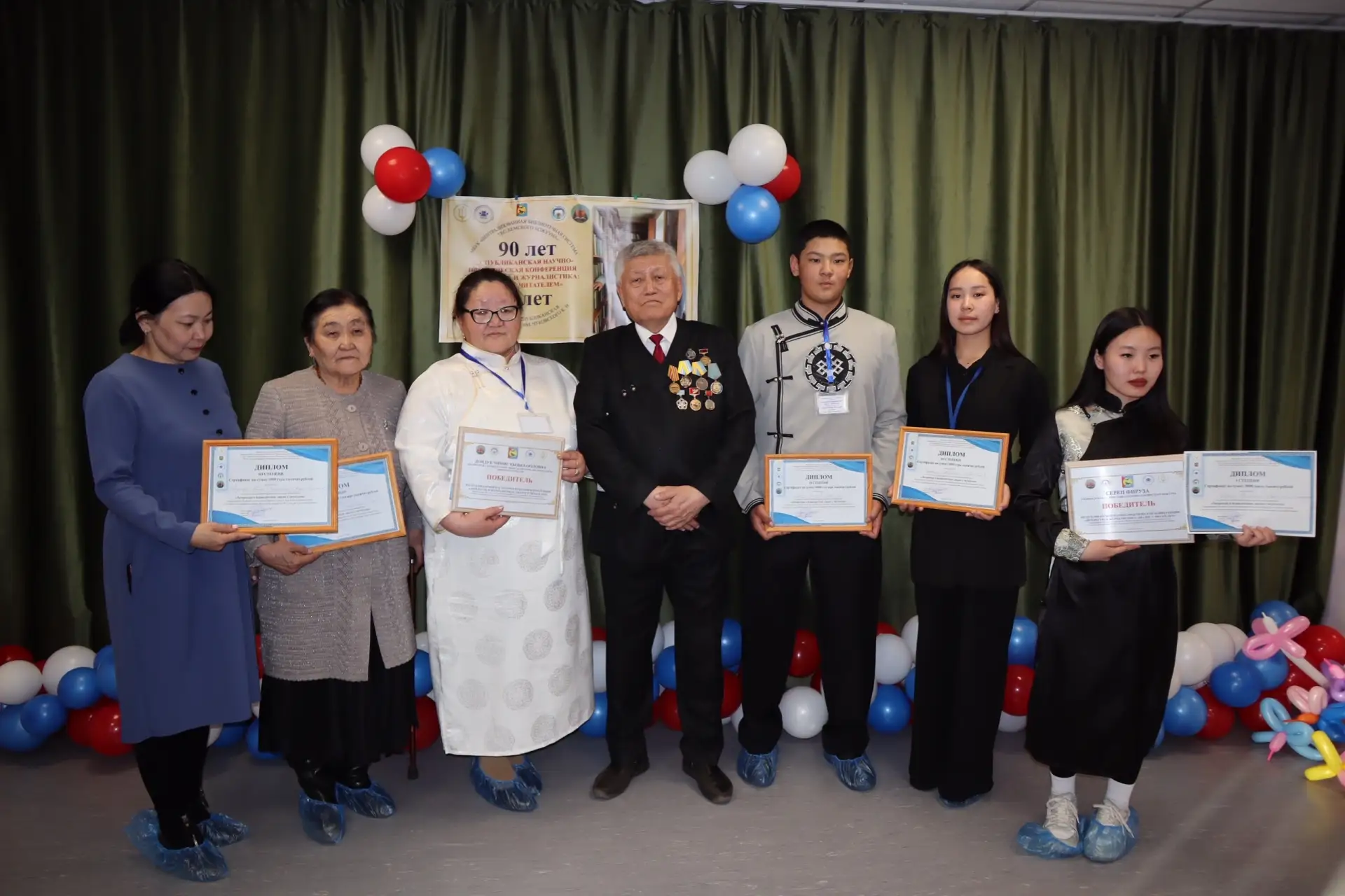 В Тес-Хемском районе отметили юбилеи писателя Кара-Куске Чооду и журналиста Александра Шоюна В Тес-Хемском районе отметили юбилеи писателя Кара-Куске Чооду и журналиста Александра Шоюна