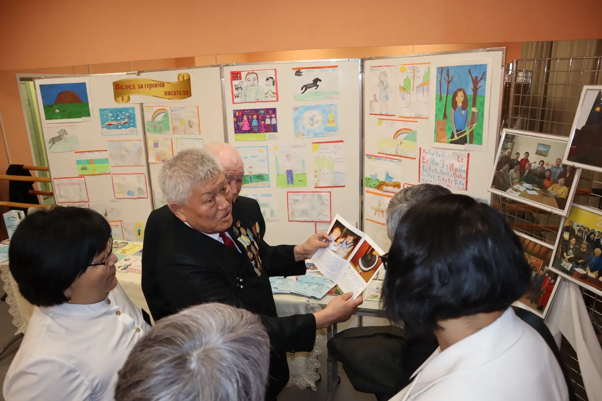 В Тес-Хемском районе отметили юбилеи писателя Кара-Куске Чооду и журналиста Александра Шоюна В Тес-Хемском районе отметили юбилеи писателя Кара-Куске Чооду и журналиста Александра Шоюна