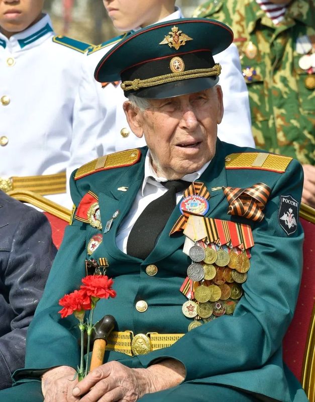 ��������� �������: ������� ���� 100-������ ������ ��������� ������� ������� ������������� �����, ����� ������� � �������� ���� - ������� ���������� ���������