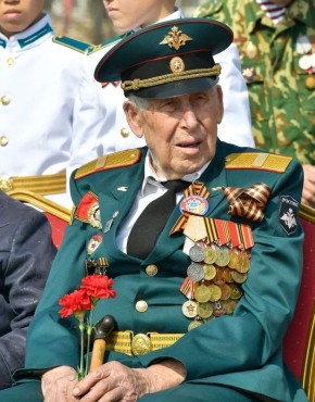 ��������� �������: ������� ���� 100-������ ������ ��������� ������� ������� ������������� �����, ����� ������� � �������� ���� - ������� ���������� ���������