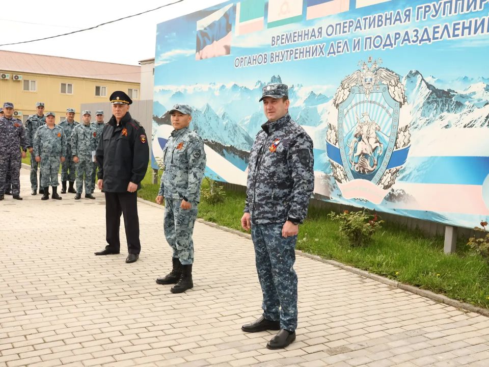 Заместитель министра внутренних дел по Республике Тыва Евгений Карпушкин посетил сводный отряд регионального ведомства, несущий службу в Чеченской Республике Заместитель министра внутренних дел по Республике Тыва Евгений Карпушкин посетил сводный отряд регионального ведомства, несущий службу в Чеченской Республике