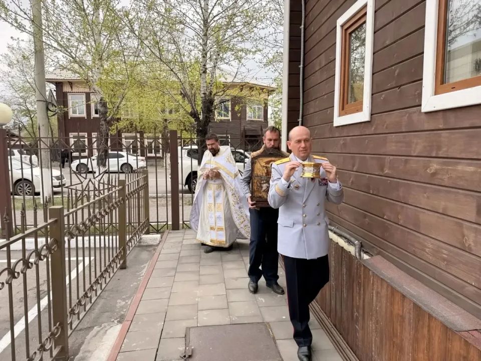 В день памяти Георгия Победоносца руководитель и личный состав МВД по Республике Тыва приняли участие в престольном празднике храма г. Кызыла В день памяти Георгия Победоносца руководитель и личный состав МВД по Республике Тыва приняли участие в престольном празднике храма г. Кызыла