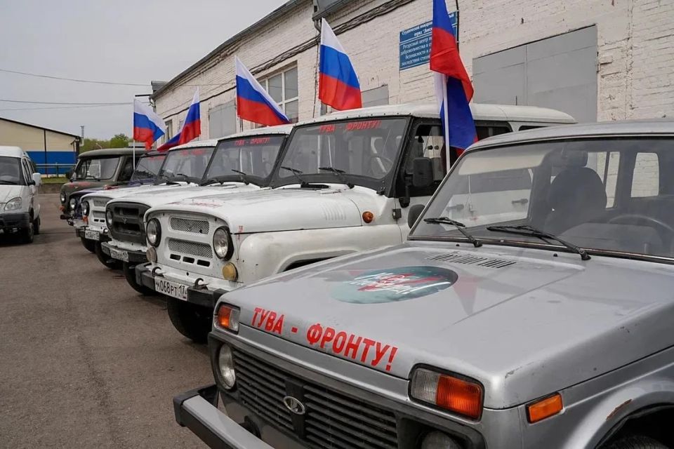 Владислав Ховалыг поздравил Народный фронт с 15-летием со дня основания Владислав Ховалыг поздравил Народный фронт с 15-летием со дня основания