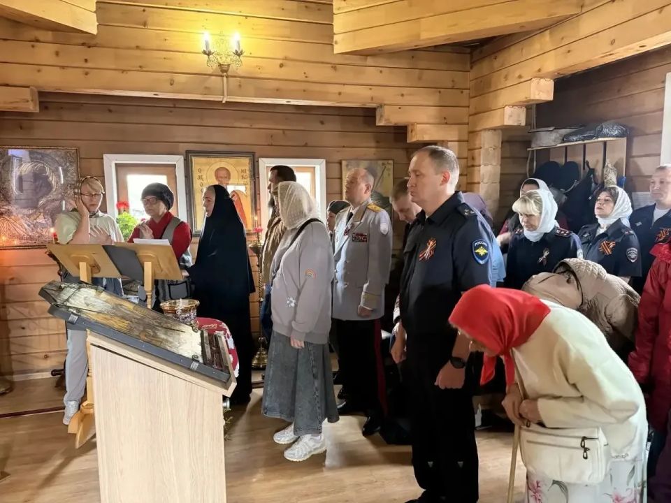 В день памяти Георгия Победоносца руководитель и личный состав МВД по Республике Тыва приняли участие в престольном празднике храма г. Кызыла