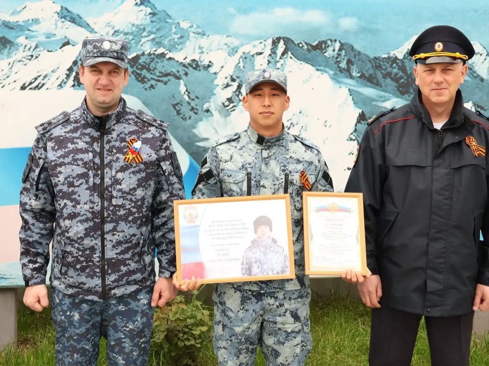 Заместитель министра внутренних дел по Республике Тыва Евгений Карпушкин посетил сводный отряд регионального ведомства, несущий службу в Чеченской Республике Заместитель министра внутренних дел по Республике Тыва Евгений Карпушкин посетил сводный отряд регионального ведомства, несущий службу в Чеченской Республике