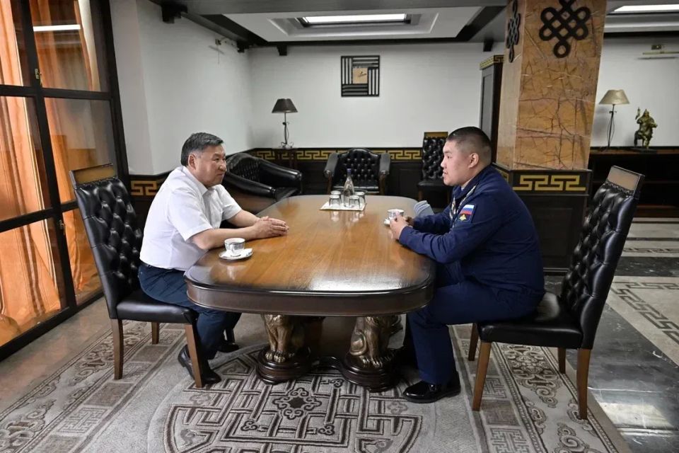Владислав Ховалыг встретился с участником СВО Кан-Демиром Лопсаном-Комбу