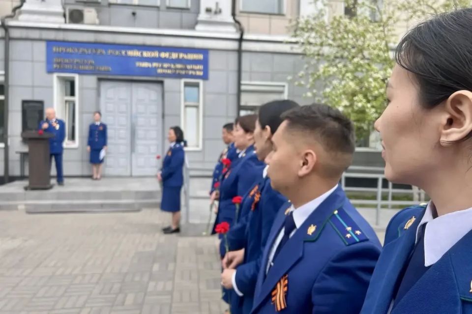 Работники и ветераны органов прокуратуры республики присоединились к Всероссийской акции «Георгиевская лента» Работники и ветераны органов прокуратуры республики присоединились к Всероссийской акции «Георгиевская лента»