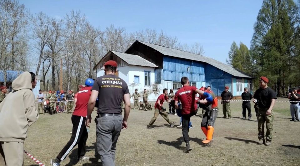 В Туве завершился военно-патриотический сбор «Тува — родина храбрых»: восемь участников получили специальные жетоны В Туве завершился военно-патриотический сбор «Тува — родина храбрых»: восемь участников получили специальные жетоны
