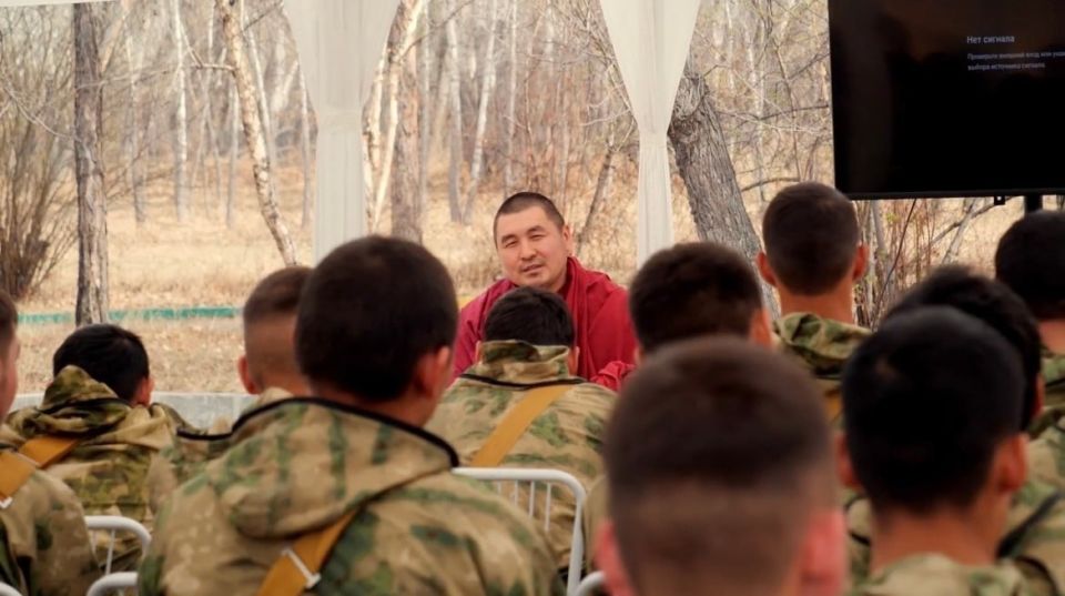В Туве завершился военно-патриотический сбор «Тува — родина храбрых»: восемь участников получили специальные жетоны В Туве завершился военно-патриотический сбор «Тува — родина храбрых»: восемь участников получили специальные жетоны