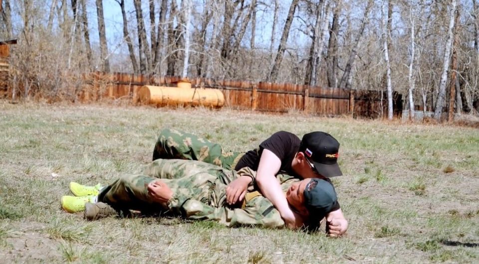 В Туве завершился военно-патриотический сбор «Тува — родина храбрых»: восемь участников получили специальные жетоны В Туве завершился военно-патриотический сбор «Тува — родина храбрых»: восемь участников получили специальные жетоны
