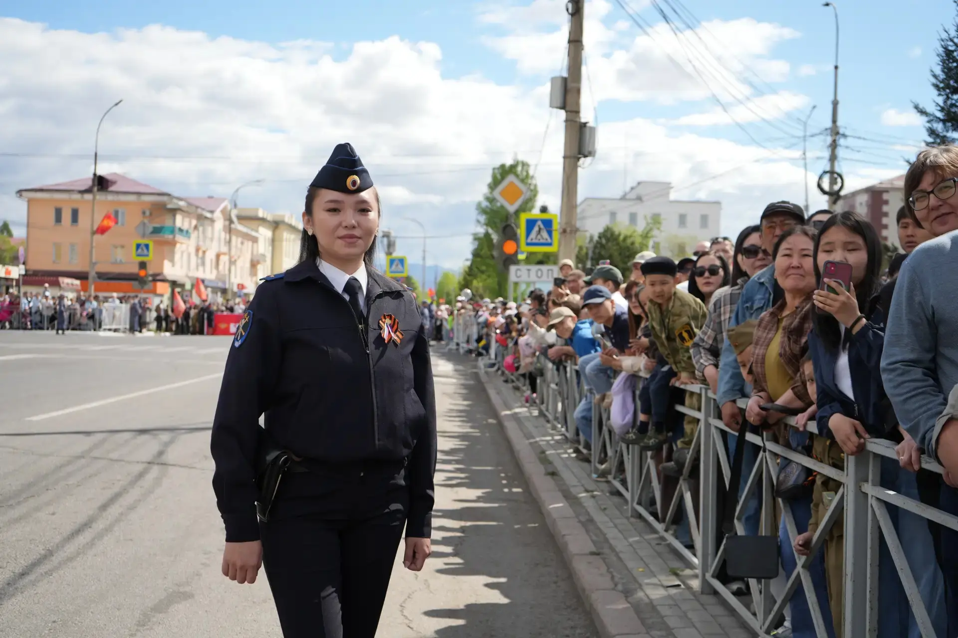 В Туве сотрудники полиции обеспечили охрану общественного порядка во время празднования Дня Победы и шествия «Бессмертного полка» В Туве сотрудники полиции обеспечили охрану общественного порядка во время празднования Дня Победы и шествия «Бессмертного полка»