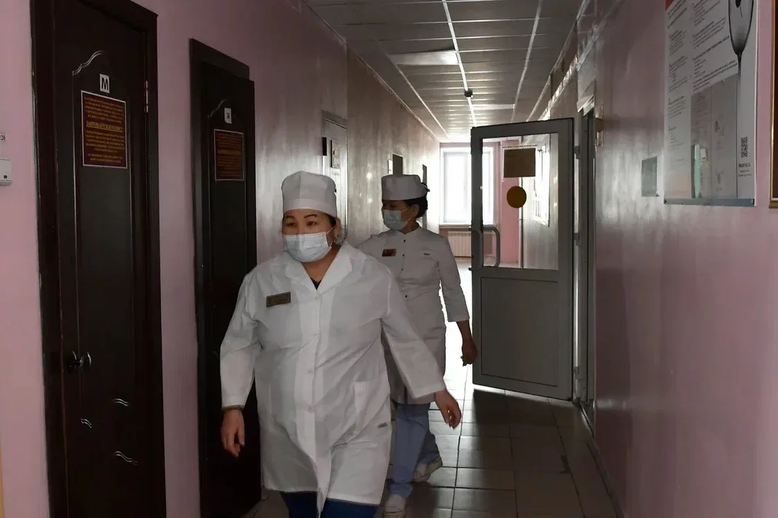 Глава Тувы поздравил медицинских сестер с профессиональным праздником Глава Тувы поздравил медицинских сестер с профессиональным праздником