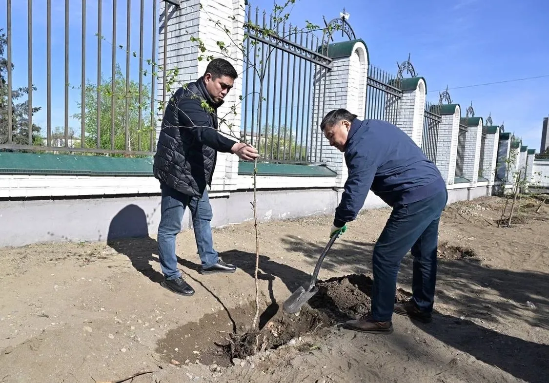 Глава Тувы Владислав Ховалыг проинспектировал объекты столицы республики, на которых сейчас в разгаре строительные и ремонтные работы Глава Тувы Владислав Ховалыг проинспектировал объекты столицы республики, на которых сейчас в разгаре строительные и ремонтные работы
