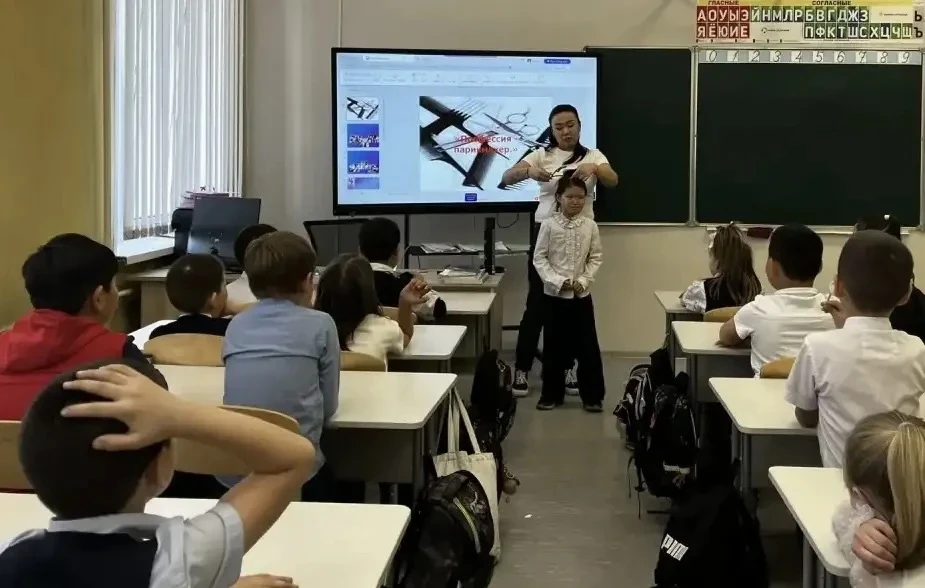 В школе №19 г. Кызыла родители стали наставниками для младшеклассников в рамках проекта «Живые уроки труда»