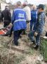 В Туве сотрудники МЧС России вытащили женщину, провалившуюся в яму под колодец глубиной 3 метра