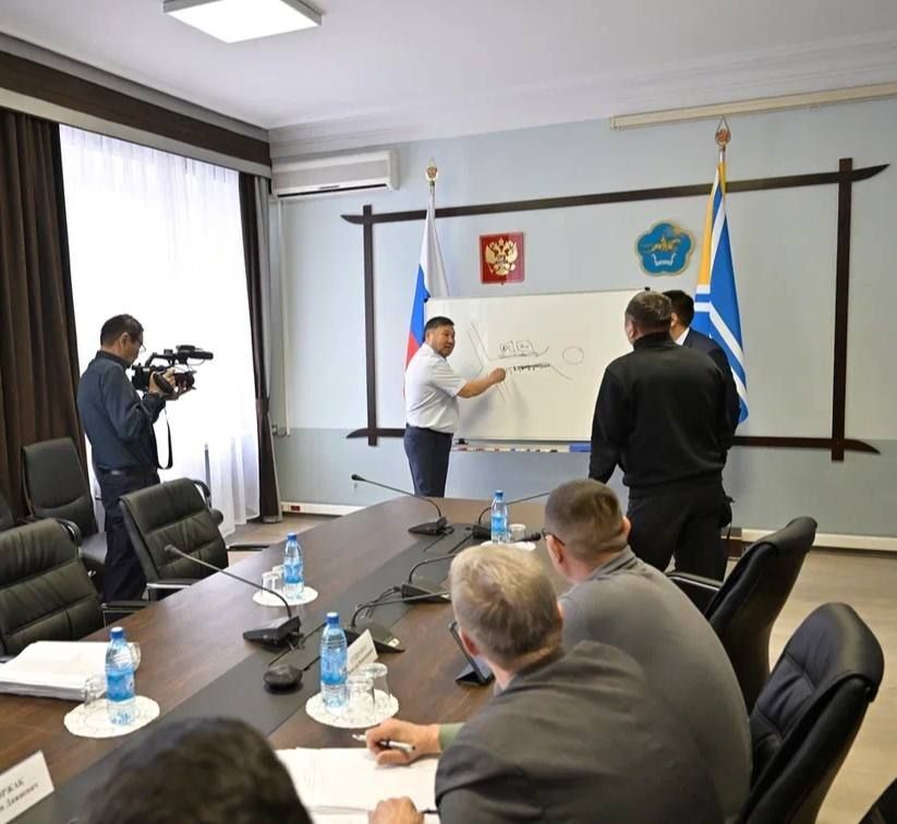 Владислав Ховалыг провел совещание по комплексному благоустройству Кызыла Владислав Ховалыг провел совещание по комплексному благоустройству Кызыла
