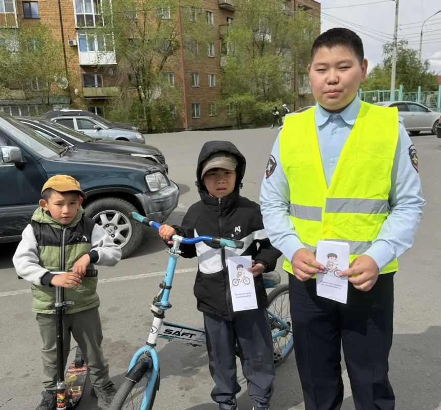 Госавтоинспекторы Кызыла совместно с ЮИДовцами провели акцию «Велосипедист» Госавтоинспекторы Кызыла совместно с ЮИДовцами провели акцию «Велосипедист»
