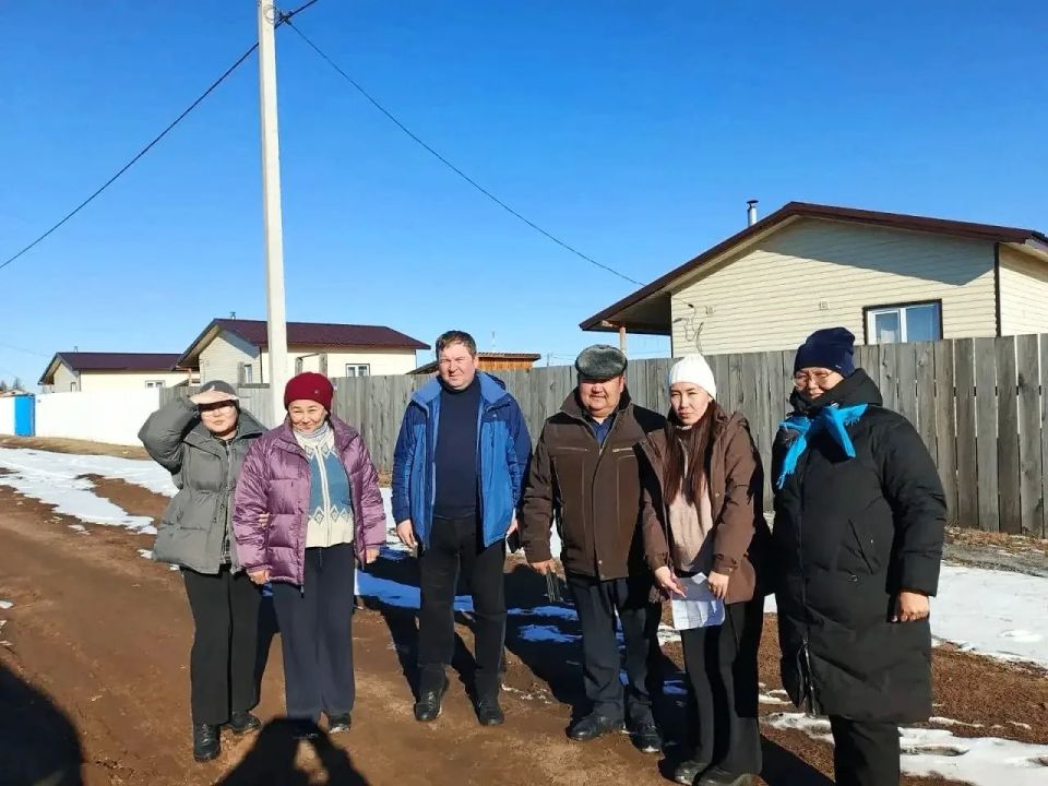 В Туве сегодня, 18 мая, впервые отмечается День работника опеки и попечительства - новый региональный праздник, установленный Главой республики Владиславом Ховалыгом 30 января текущего года