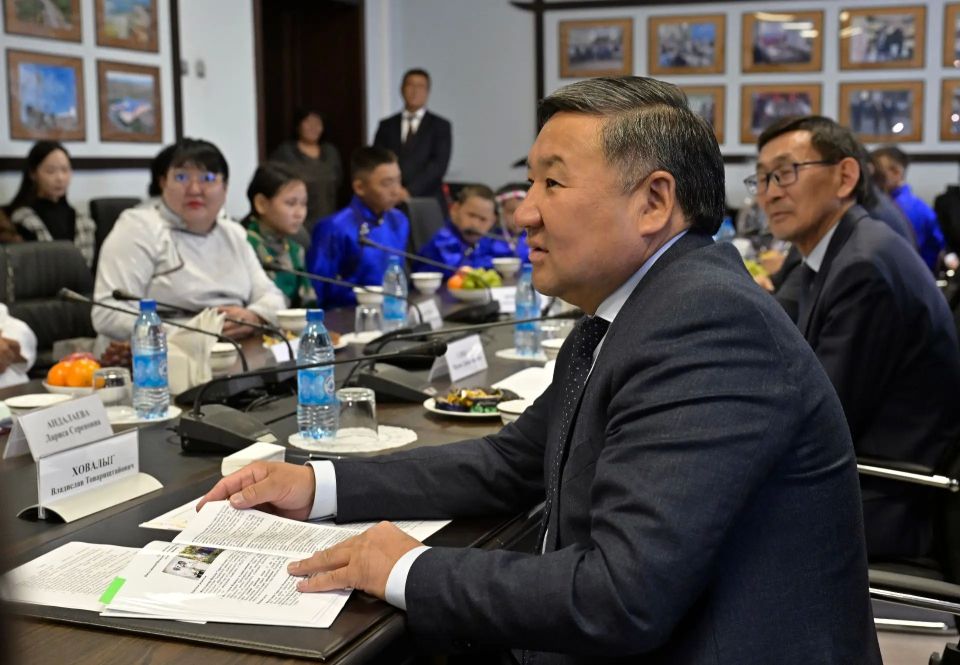 В Туве сегодня, 18 мая, впервые отмечается День работника опеки и попечительства - новый региональный праздник, установленный Главой республики Владиславом Ховалыгом 30 января текущего года В Туве сегодня, 18 мая, впервые отмечается День работника опеки и попечительства - новый региональный праздник, установленный Главой республики Владиславом Ховалыгом 30 января текущего года