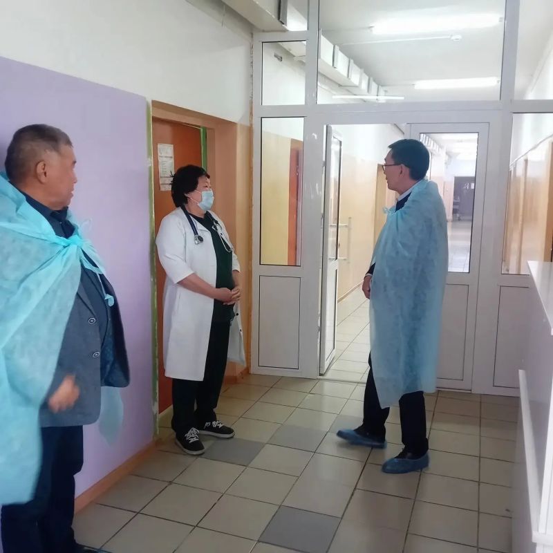 Вице-премьер Тувы Орлан Сарыглар проинспектировал капремонт школы, строительство спортзала и работу соцобъектов Эрзина Вице-премьер Тувы Орлан Сарыглар проинспектировал капремонт школы, строительство спортзала и работу соцобъектов Эрзина