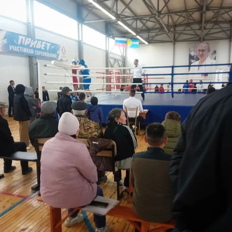 Вице-премьер Тувы Орлан Сарыглар проинспектировал капремонт школы, строительство спортзала и работу соцобъектов Эрзина Вице-премьер Тувы Орлан Сарыглар проинспектировал капремонт школы, строительство спортзала и работу соцобъектов Эрзина