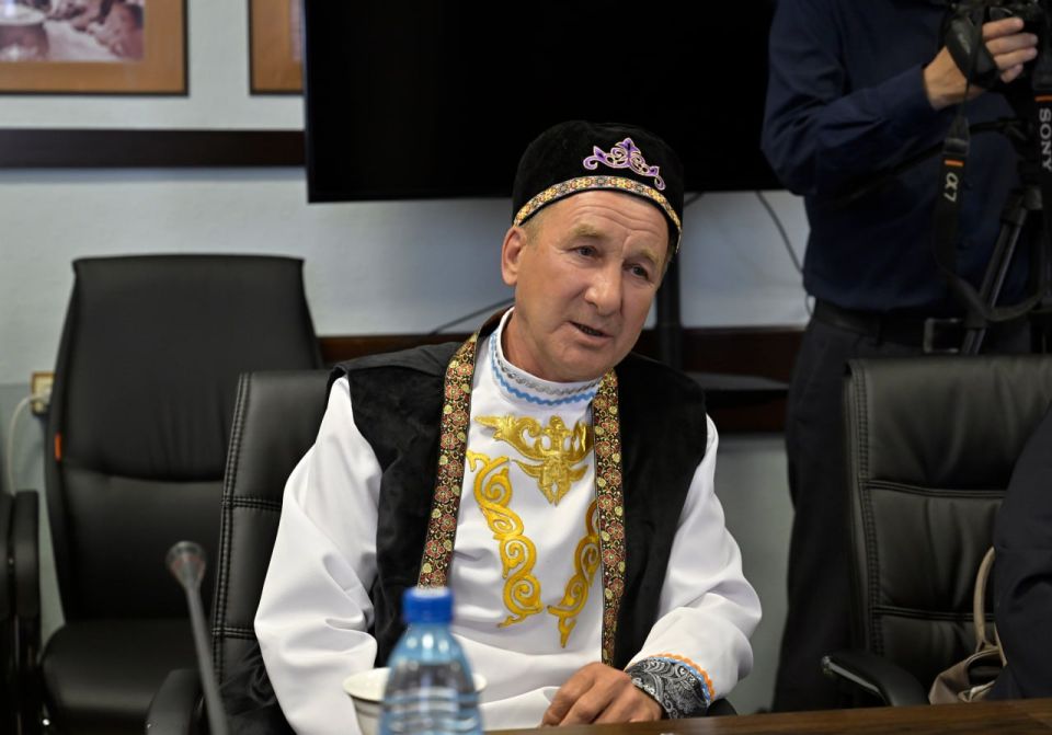 Глава Тувы Владислав Ховалыг встретился с многодетными приемными семьями в День работника опеки и попечительства Глава Тувы Владислав Ховалыг встретился с многодетными приемными семьями в День работника опеки и попечительства