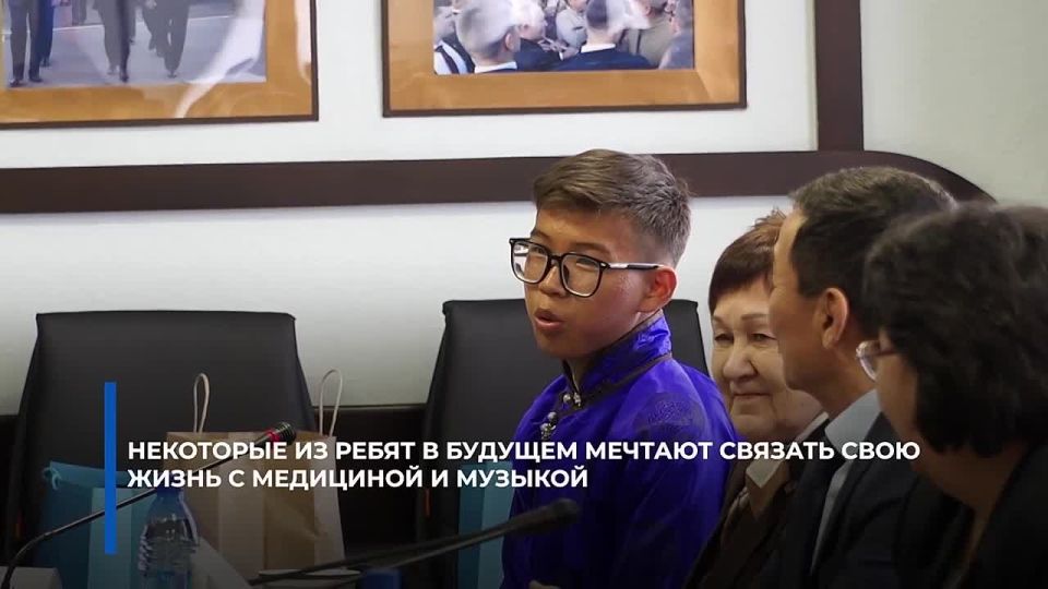 Владислав Ховалыг: Спустя всего несколько дней после Международного дня семьи мы впервые официально отмечаем республиканский День работника органов опеки и попечительства