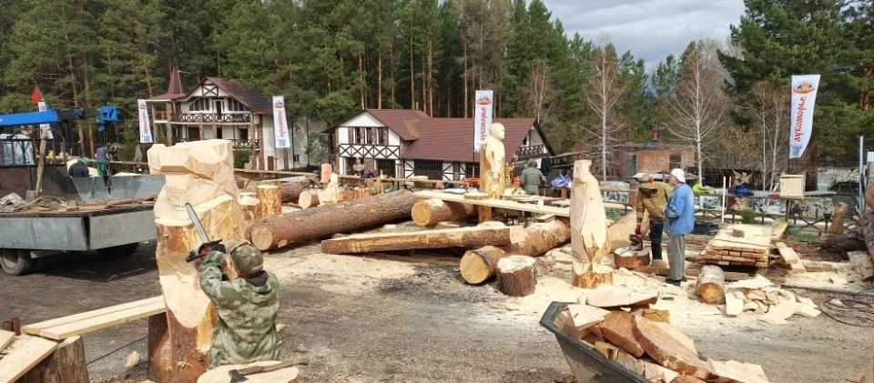 Тувинские мастера заняли первое место на международном фестивале деревянных скульптур «Лукоморье» Тувинские мастера заняли первое место на международном фестивале деревянных скульптур «Лукоморье»
