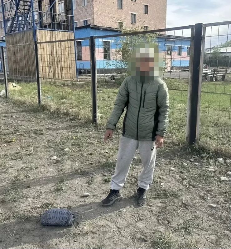 В Шагонаре полицейские задержали подозреваемых в незаконном хранении марихуаны В Шагонаре полицейские задержали подозреваемых в незаконном хранении марихуаны
