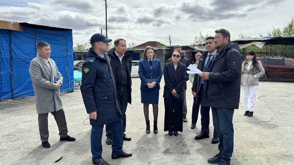 И.о. прокурора республики Владимир Большунов совместно с уполномоченными органами проинспектировал ход строительства и обустройство новой торговой площадки И.о. прокурора республики Владимир Большунов совместно с уполномоченными органами проинспектировал ход строительства и обустройство новой торговой площадки