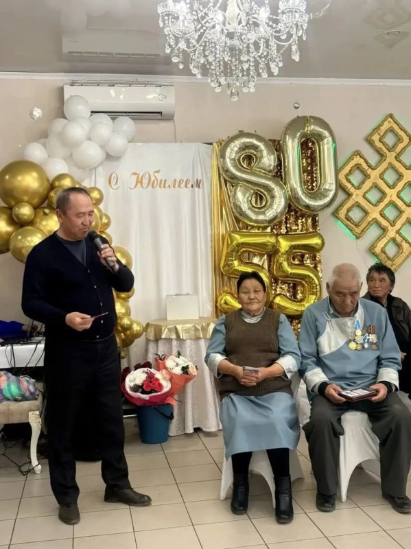 Семья Агбаан из сумона Арыскан отметила изумрудную свадьбу и 80-летие главы семейства Семья Агбаан из сумона Арыскан отметила изумрудную свадьбу и 80-летие главы семейства