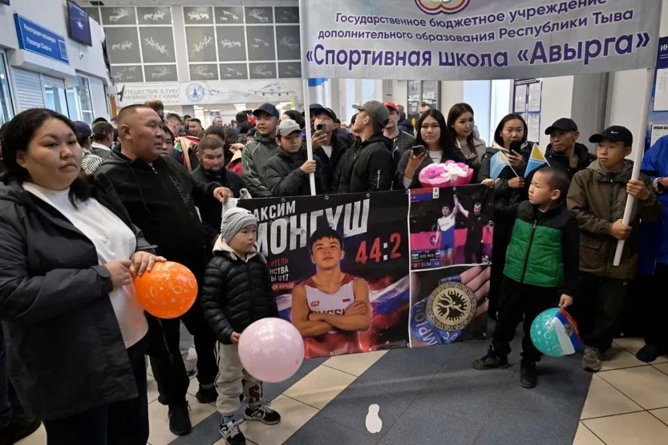 Борец из Тувы Максим Монгуш привез золото с первенства Европы Борец из Тувы Максим Монгуш привез золото с первенства Европы