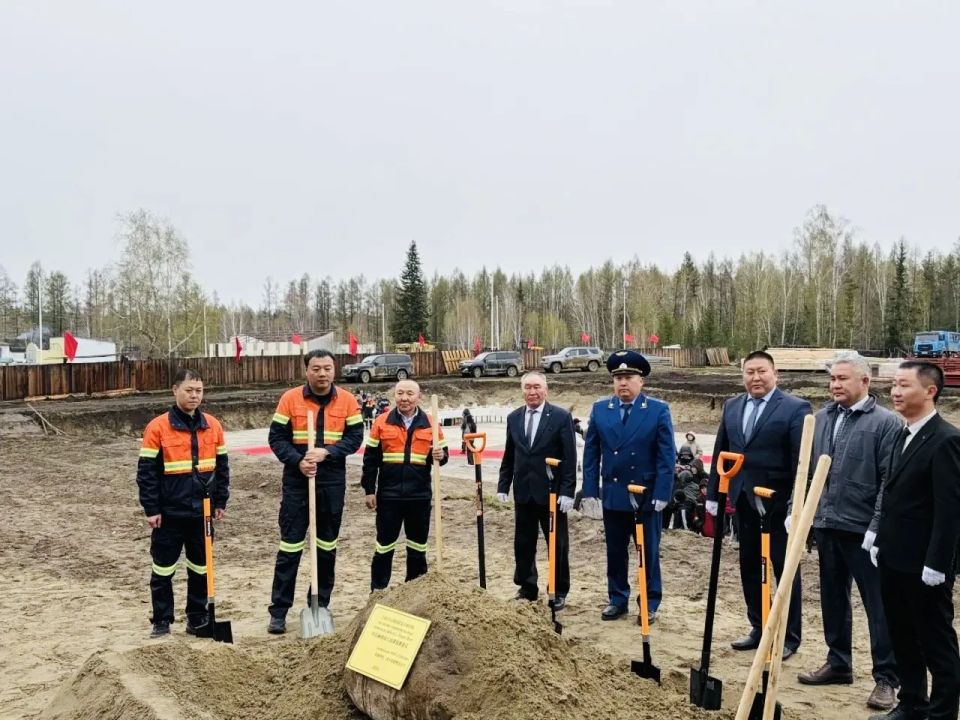 Прокурор Тоджинского района принял участие в торжественной церемонии закладки первого камня нового детского сада в селе Тоора-Хем Прокурор Тоджинского района принял участие в торжественной церемонии закладки первого камня нового детского сада в селе Тоора-Хем