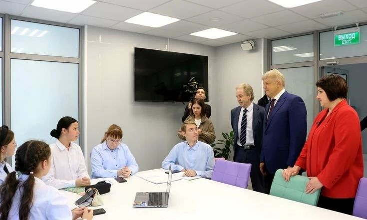 Развитие Сибири через инновации: Анатолий Серышев посетил ЦКП «СКИФ» и наукоград Кольцово Развитие Сибири через инновации: Анатолий Серышев посетил ЦКП «СКИФ» и наукоград Кольцово