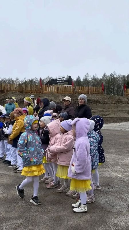 Владислав Ховалыг: «Старт строительства детского сада в Тоора-Хеме — начало большого, нужного дела» Владислав Ховалыг: «Старт строительства детского сада в Тоора-Хеме — начало большого, нужного дела»