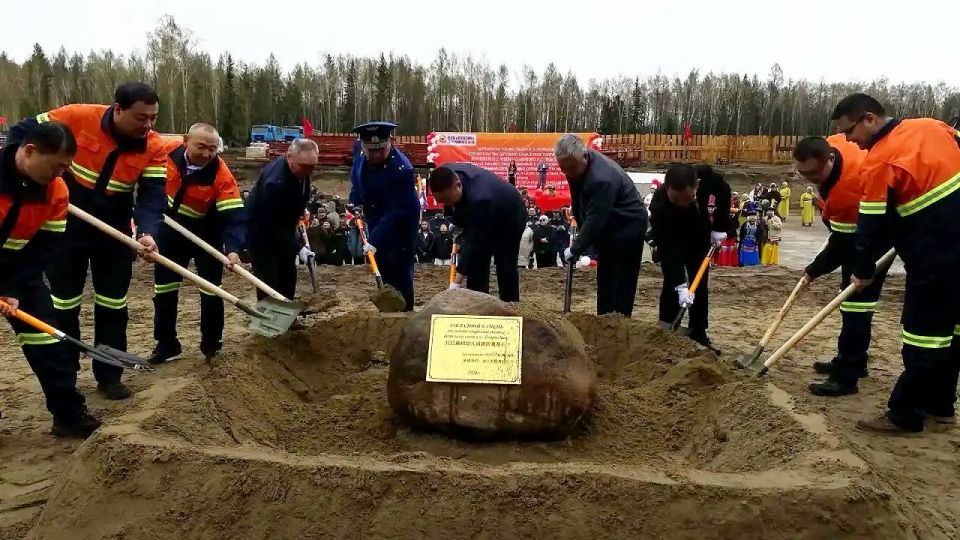 Владислав Ховалыг: Сегодня в селе Тоора-Хем Тоджинского района дали старт строительству детского сада на 160 мест