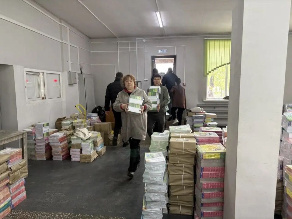 Школы Тувы получили более 58 тысяч новых учебников по обновленным требованиям ФГОС Школы Тувы получили более 58 тысяч новых учебников по обновленным требованиям ФГОС