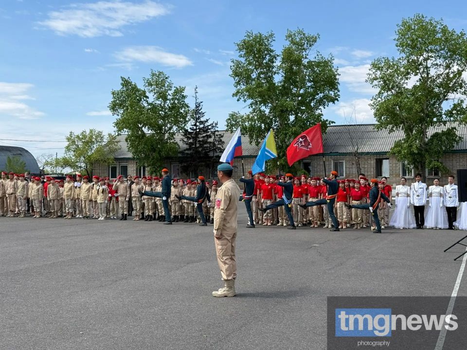 В Туве отметили 10-летие движения «Юнармия»: награждение школ и посвящение новых юнармейцев В Туве отметили 10-летие движения «Юнармия»: награждение школ и посвящение новых юнармейцев